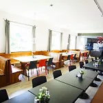 Am Tegernsee بيت شباب كريوث