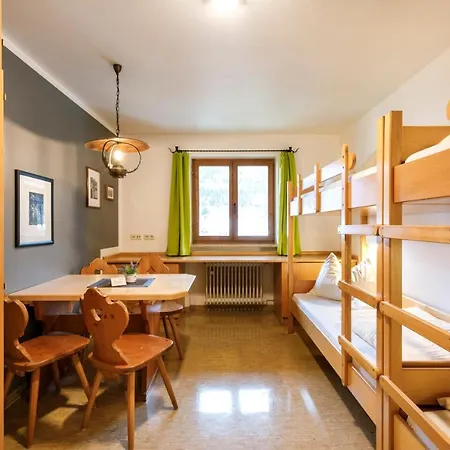 Am Tegernsee 호스텔 크로이트