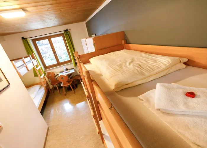 Am Tegernsee 호스텔 크로이트